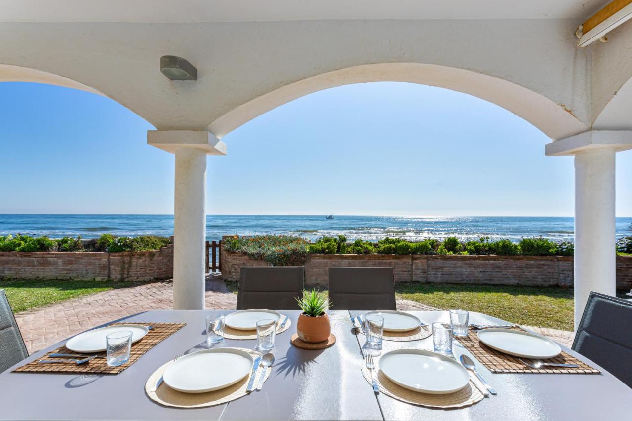 Charming Villa On The Seafront 马尔韦利亚 外观 照片