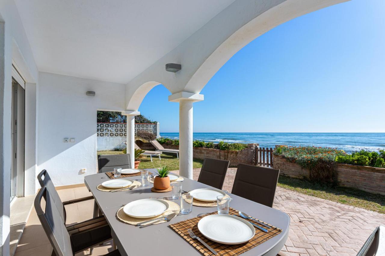 Charming Villa On The Seafront 马尔韦利亚 外观 照片