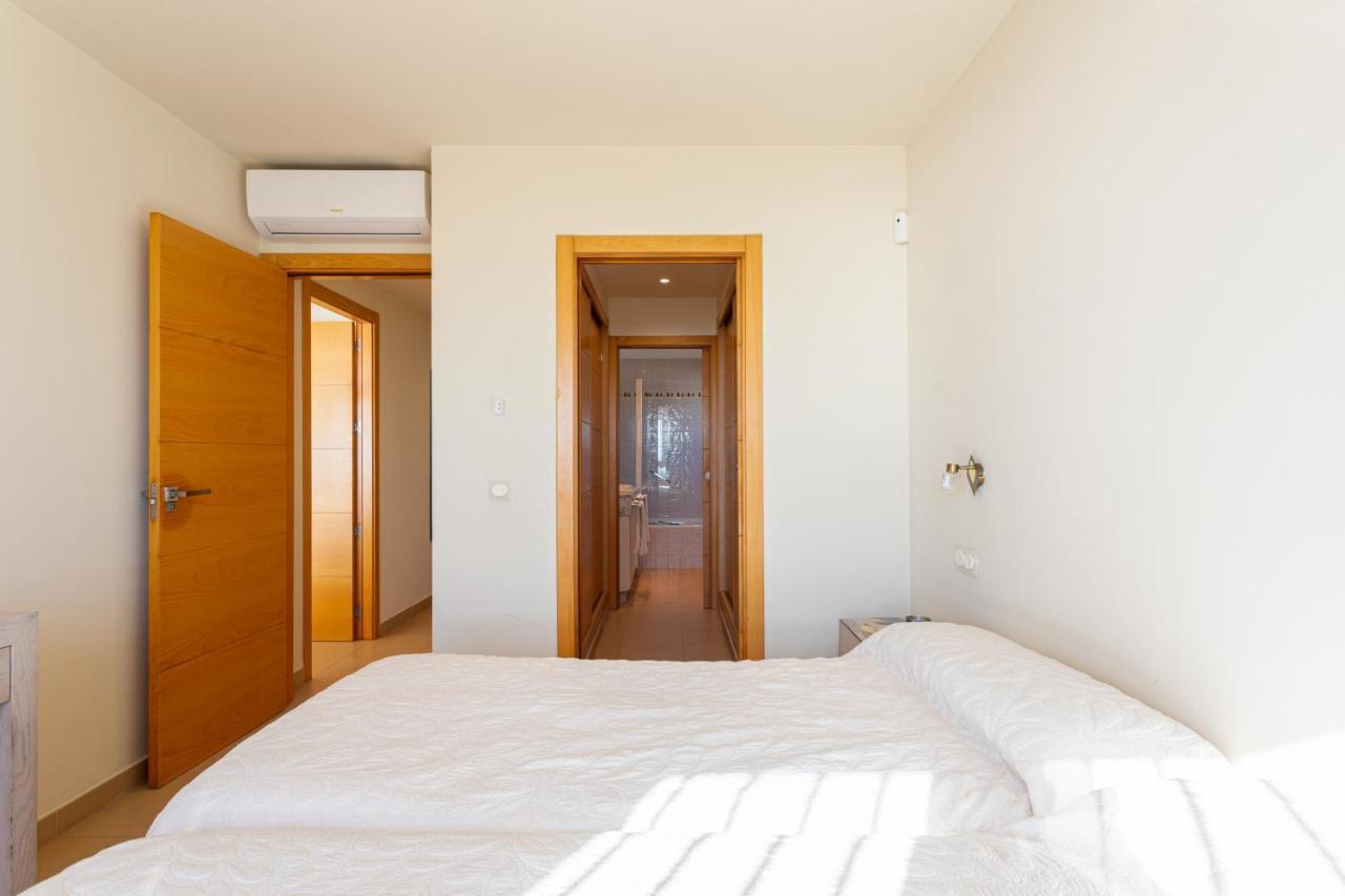 Charming Villa On The Seafront 马尔韦利亚 外观 照片