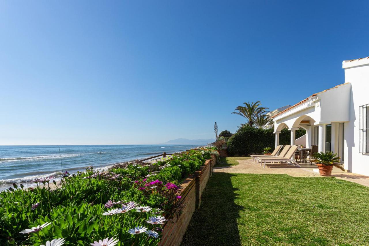 Charming Villa On The Seafront 马尔韦利亚 外观 照片
