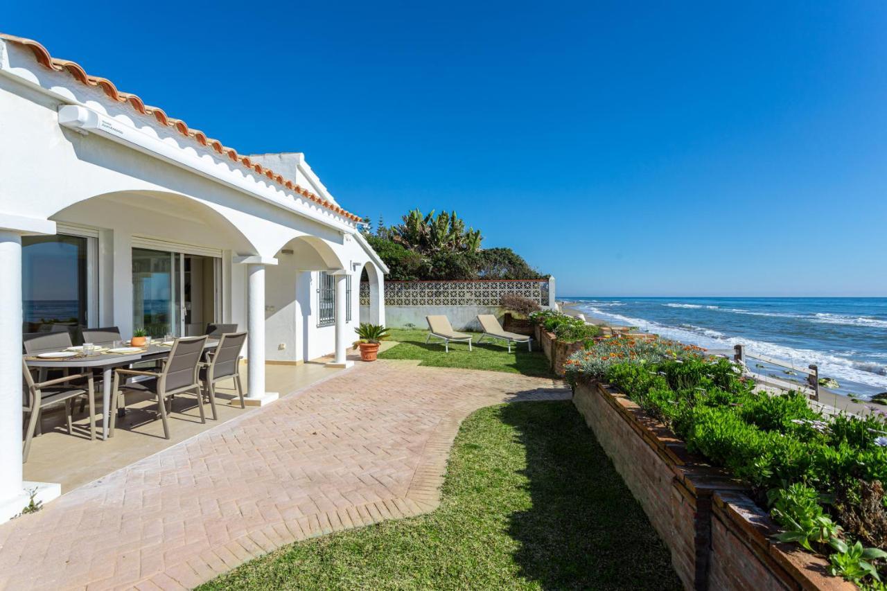 Charming Villa On The Seafront 马尔韦利亚 外观 照片