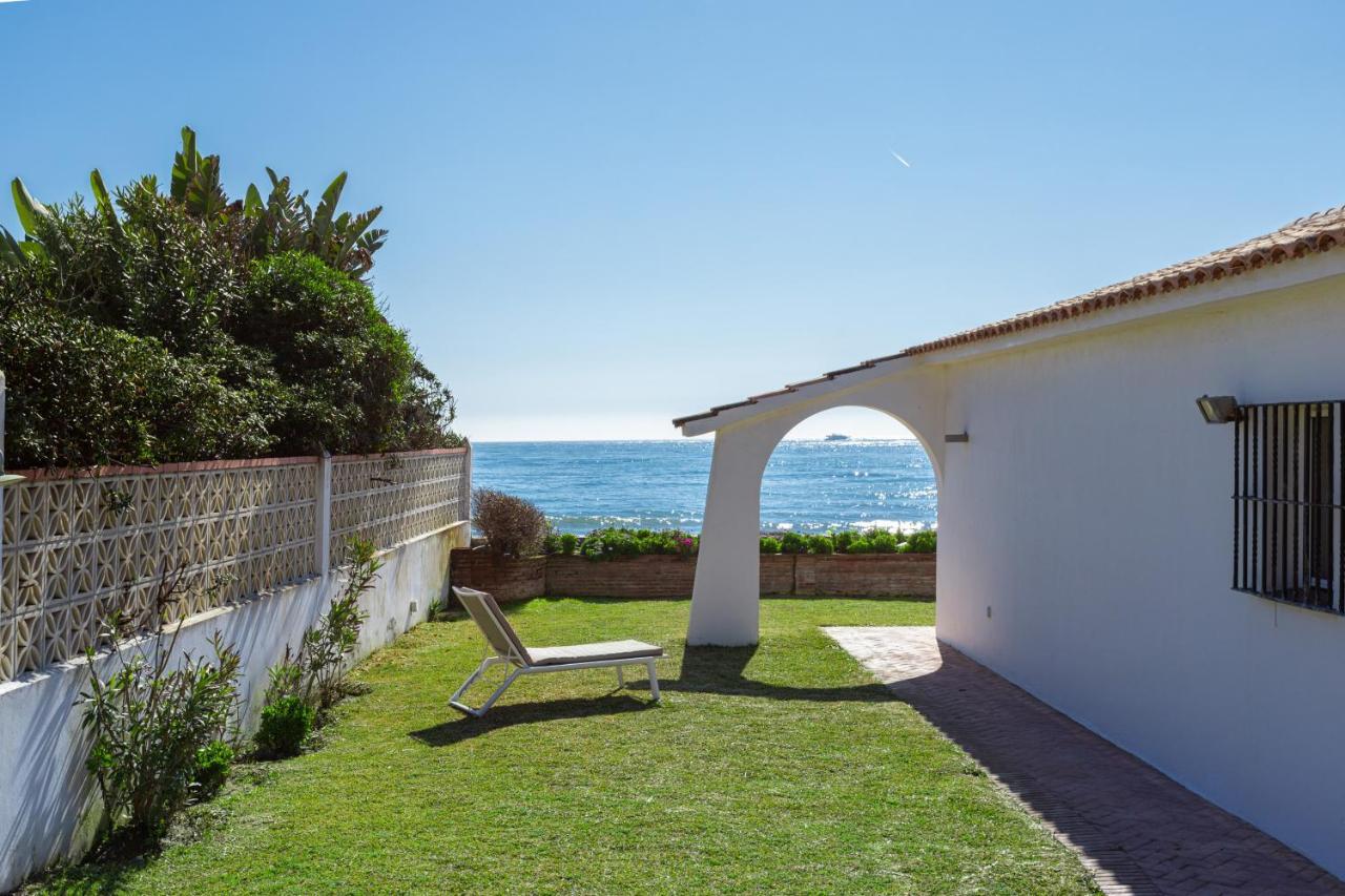 Charming Villa On The Seafront 马尔韦利亚 外观 照片