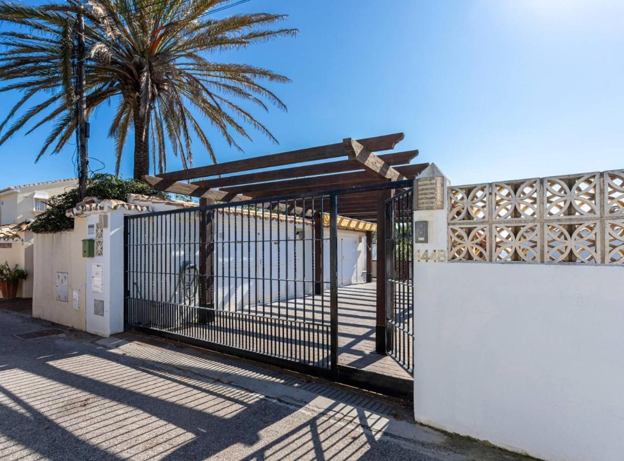 Charming Villa On The Seafront 马尔韦利亚 外观 照片