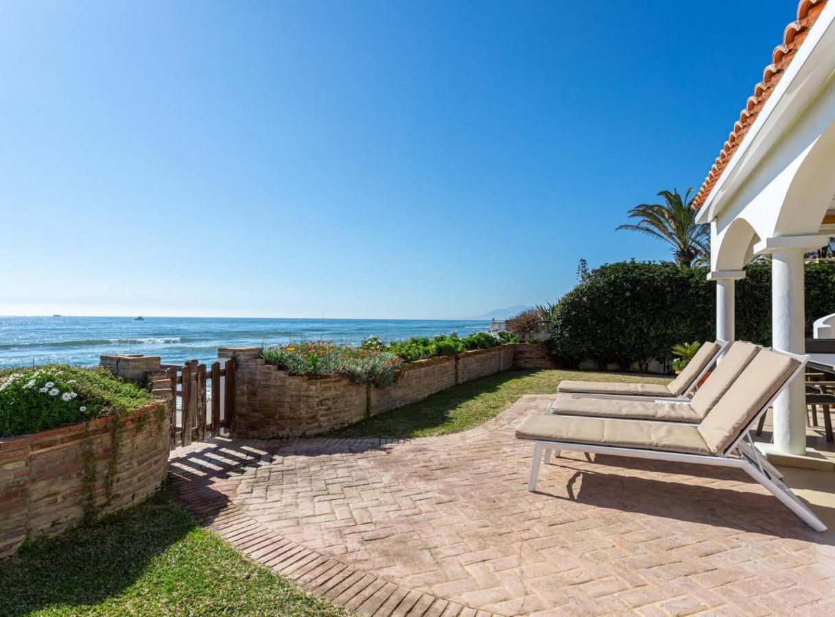 Charming Villa On The Seafront 马尔韦利亚 外观 照片